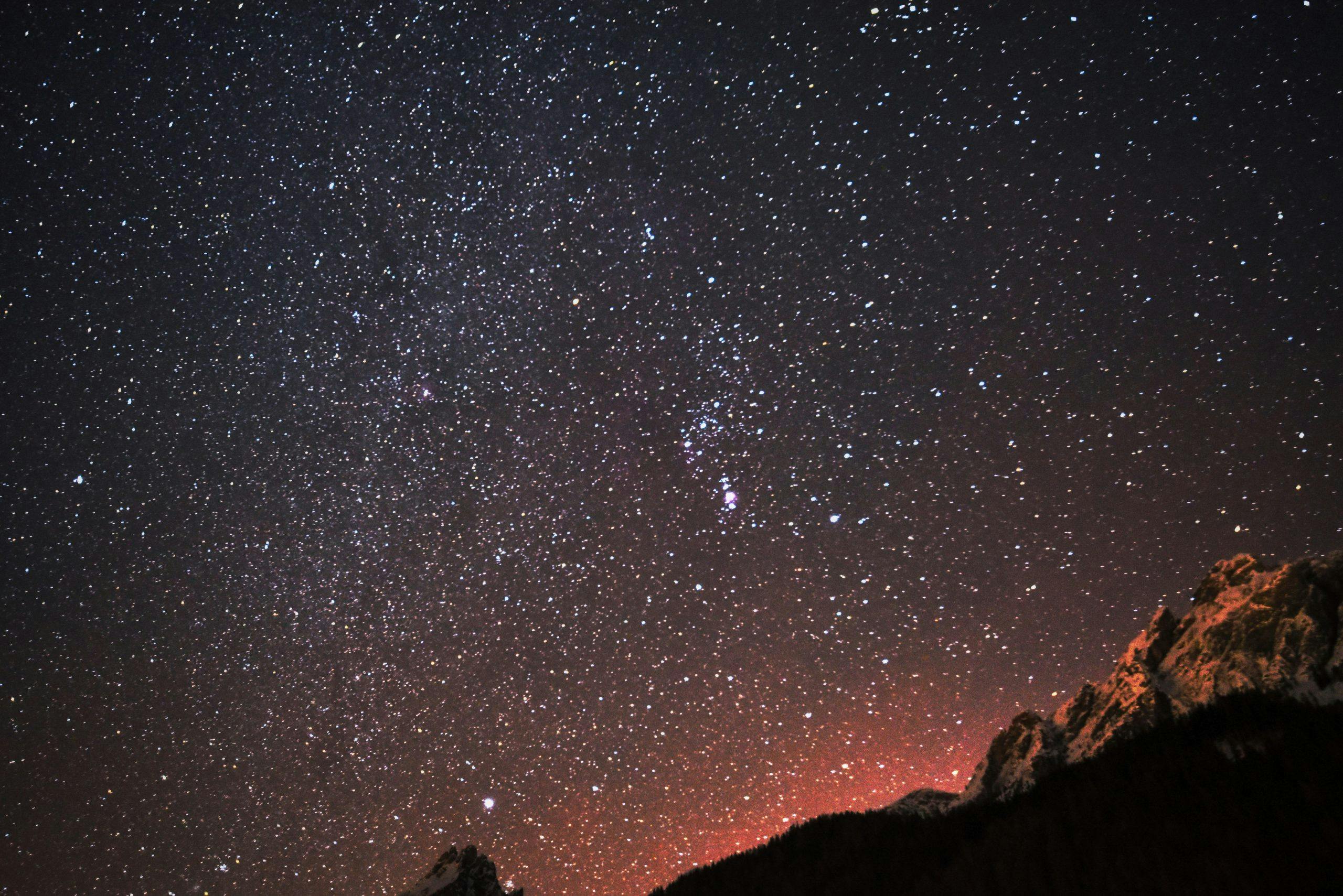 Har du noen gang sett at det ser ut som at en planet går baklengs på himmelen? Stjernetegn datoer – merkur i retrograd